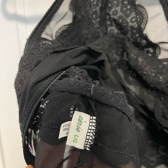 Aerie lace bralette. Lined with removable pads - Picture 3 of 3